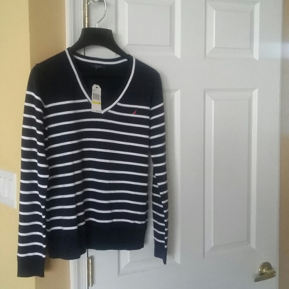 NWT   Casual Nautica  Women's Sweater